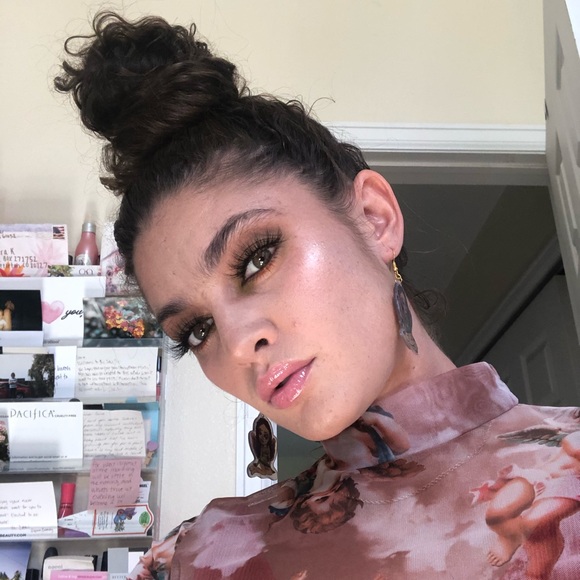 Welcome to my Closet✨🦋 - Picture 2 of 2